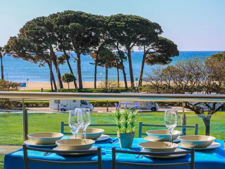 Location appartement à Cambrils, Charmant appartement familial en bord de mer avec climatisation, piscine et parking à Cambrils