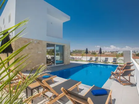 Villa neuve 4 chambres avec piscine au cœur de Protaras : photo 2