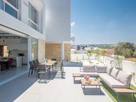 Villa neuve 4 chambres avec piscine au cœur de Protaras : photo 5