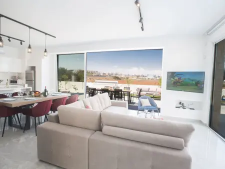 Villa neuve 4 chambres avec piscine au cœur de Protaras : photo 6