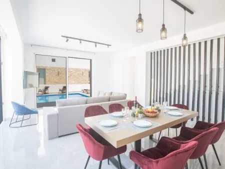 Villa neuve 4 chambres avec piscine au cœur de Protaras : photo 10