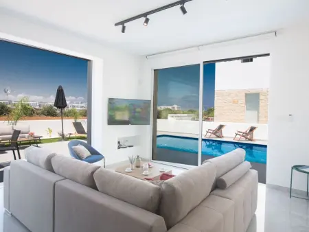 Villa neuve 4 chambres avec piscine au cœur de Protaras : photo 13