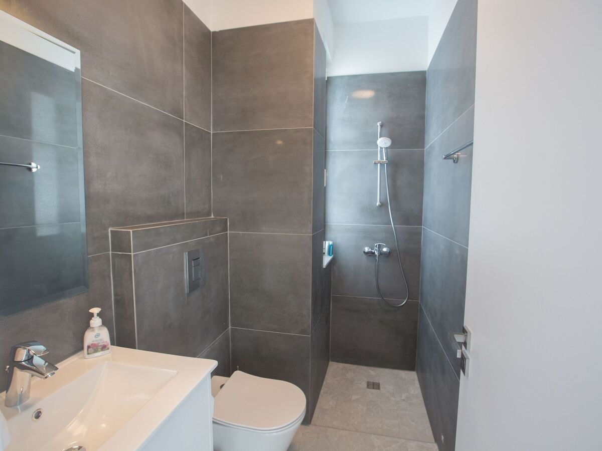 4-Schlafzimmer-Villa mit Pool im Zentrum von Protaras - Photo 18