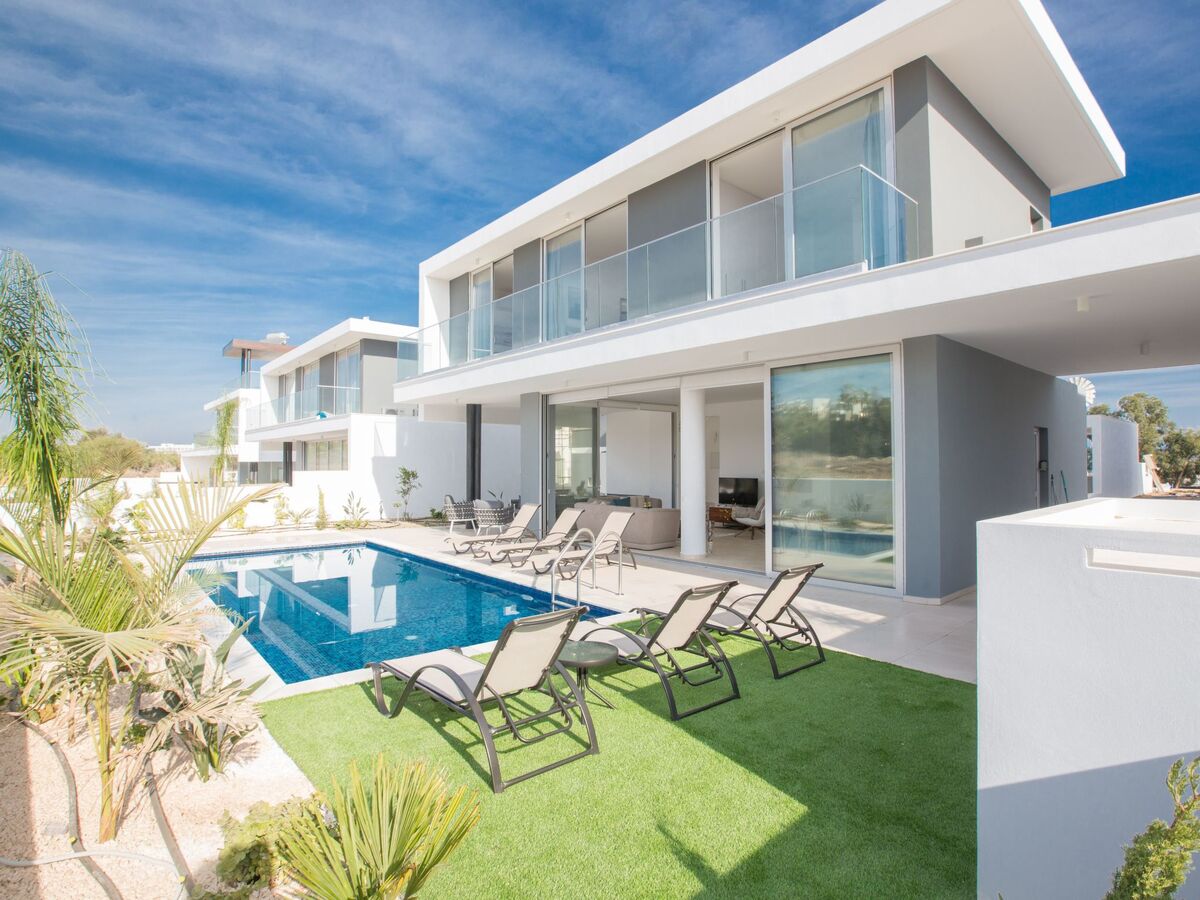 3-Schlafzimmer-Villa mit privatem Pool im Zentrum - Photo 2