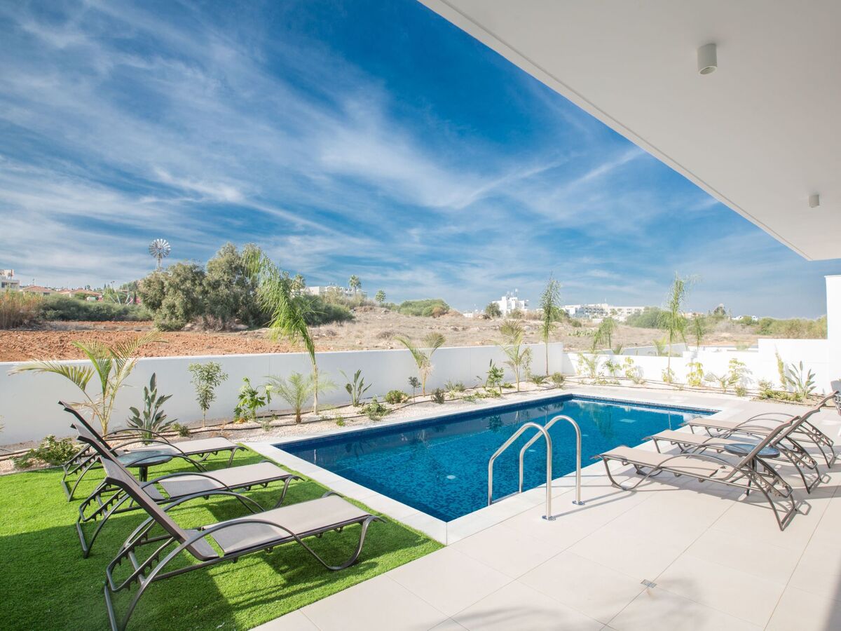 3-Schlafzimmer-Villa mit privatem Pool im Zentrum - Photo 4