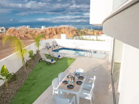 Villa contemporaine 2 chambres avec piscine privée à Protaras : photo 2