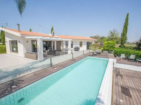 Location maison à Protaras, 4-Schlafzimmer-Villa mit Pool im Zentrum von Protaras