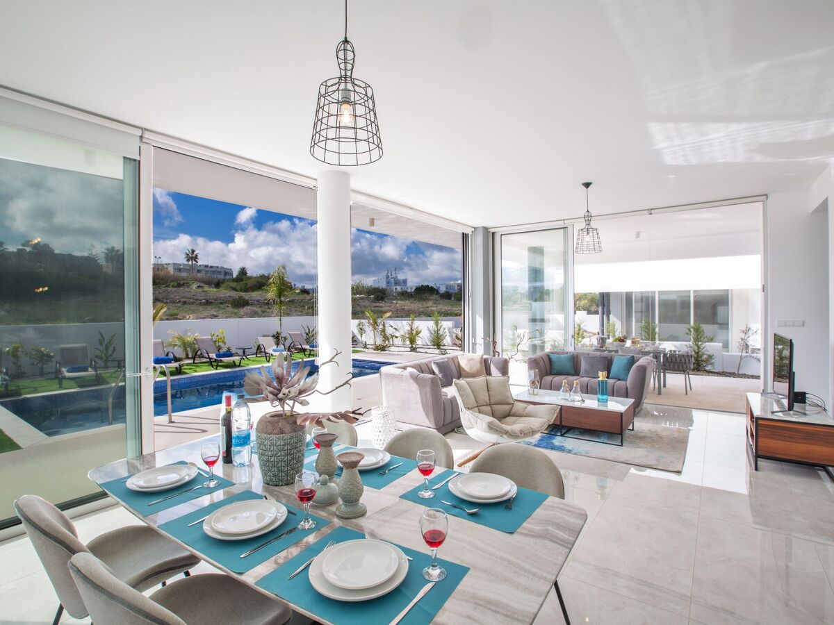 3-Schlafzimmer-Villa mit privatem Pool im Zentrum - Photo 9