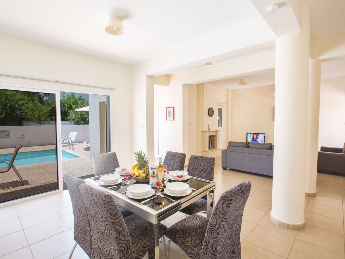 Helle Ferienvilla mit Pool, Maison 7 personnes à Protaras - Photo 7