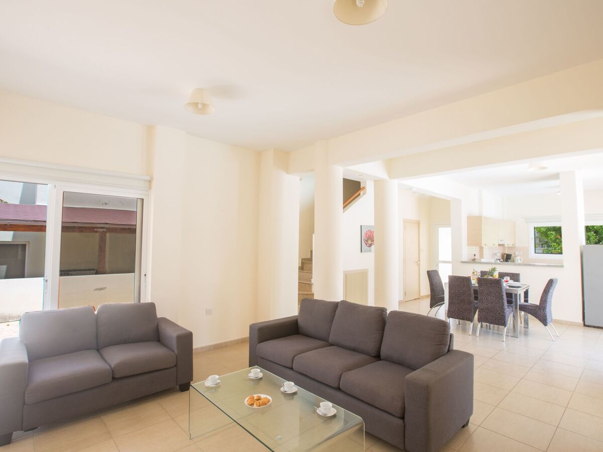 Helle Ferienvilla mit Pool, Maison 7 personnes à Protaras - Photo 8