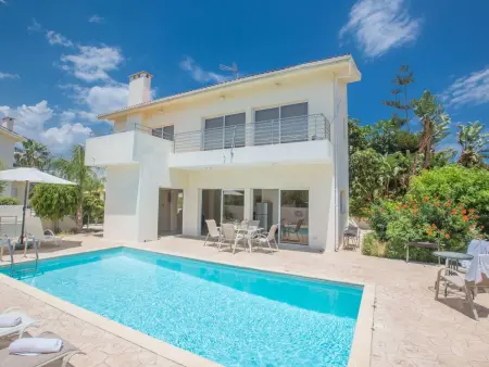 Location maison à Protaras, Helle Ferienvilla mit Pool