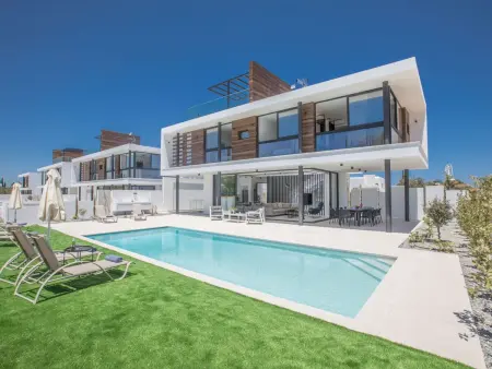 Location maison à Protaras, Geräumige Villa mit großem Garten und Pool