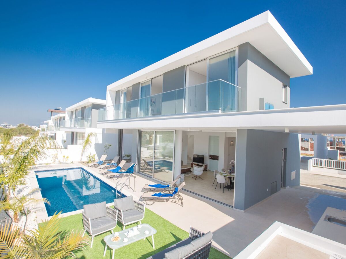 3-Schlafzimmer-Villa mit privatem Pool im Zentrum - Photo 2