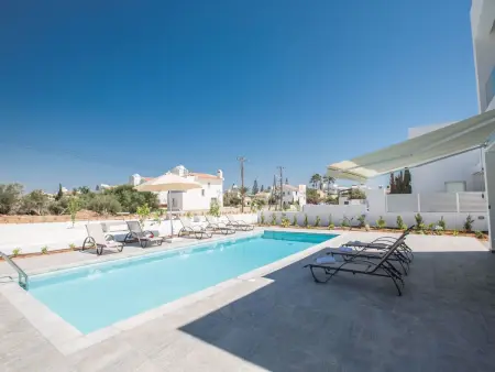 Villa 5 chambres avec piscine débordante à Protaras : photo 3