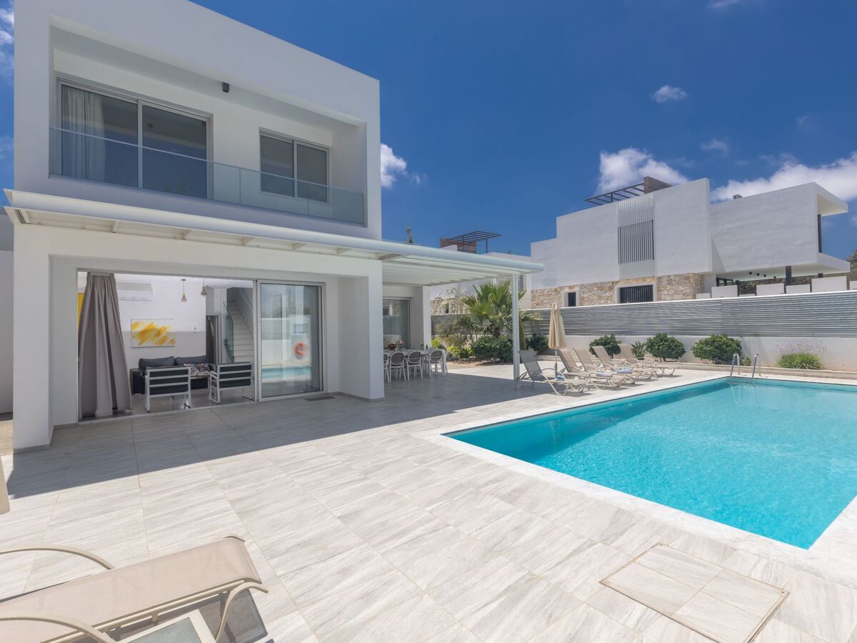 Greco Villa CCV4. 5-Schlafzimmer-Villa mit privatem Pool in Protaras Zentrum - Photo 4