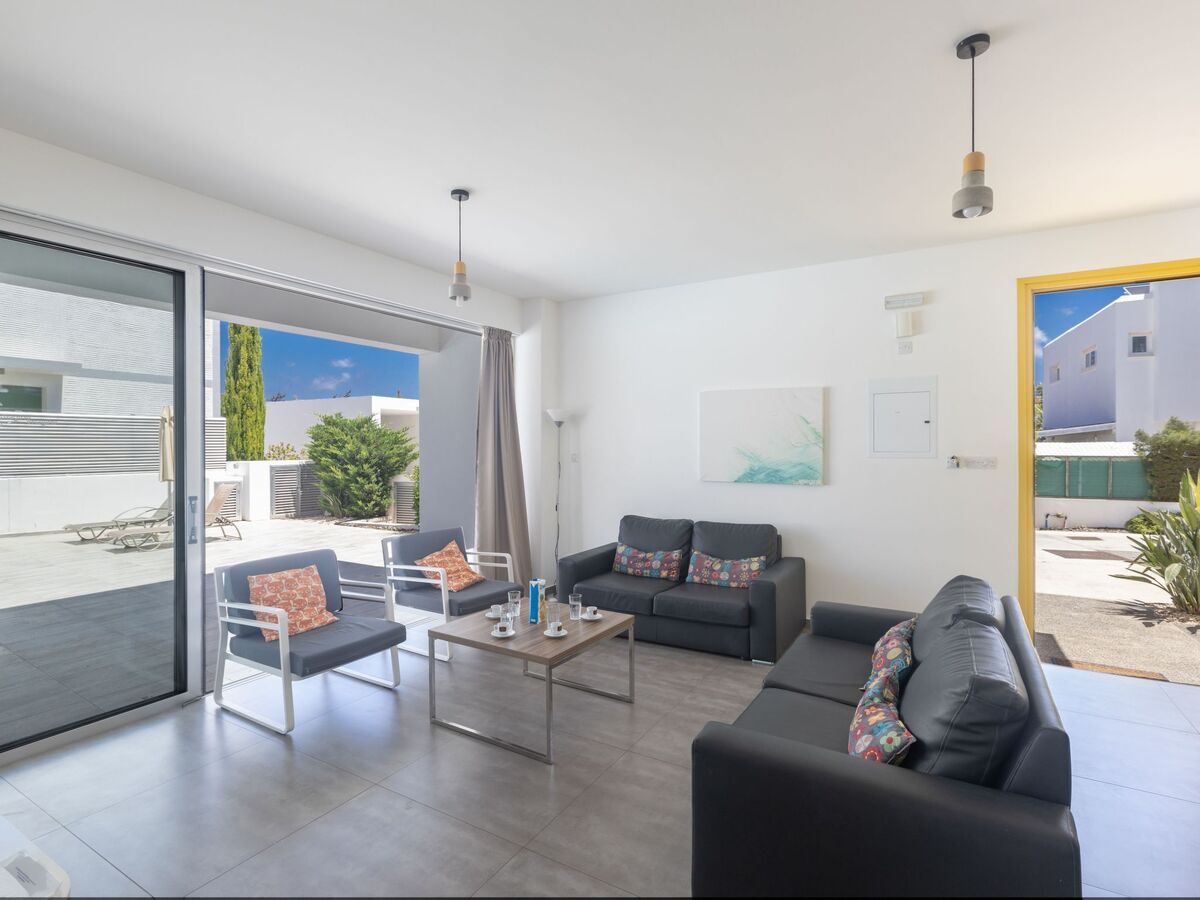 Greco Villa CCV4. 5-Schlafzimmer-Villa mit privatem Pool in Protaras Zentrum - Photo 9