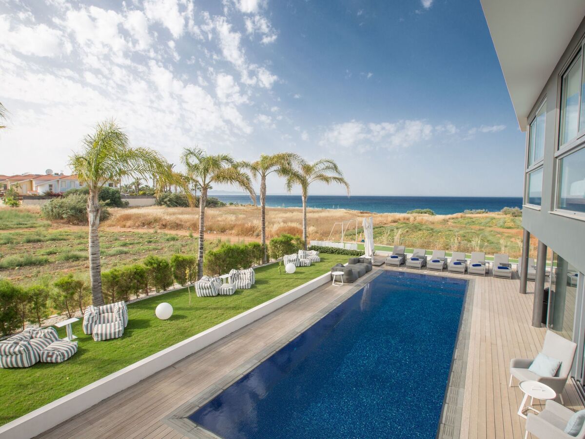 Maison 4 chambres Paralimni, piscine 15m et terrasse - Photo 4