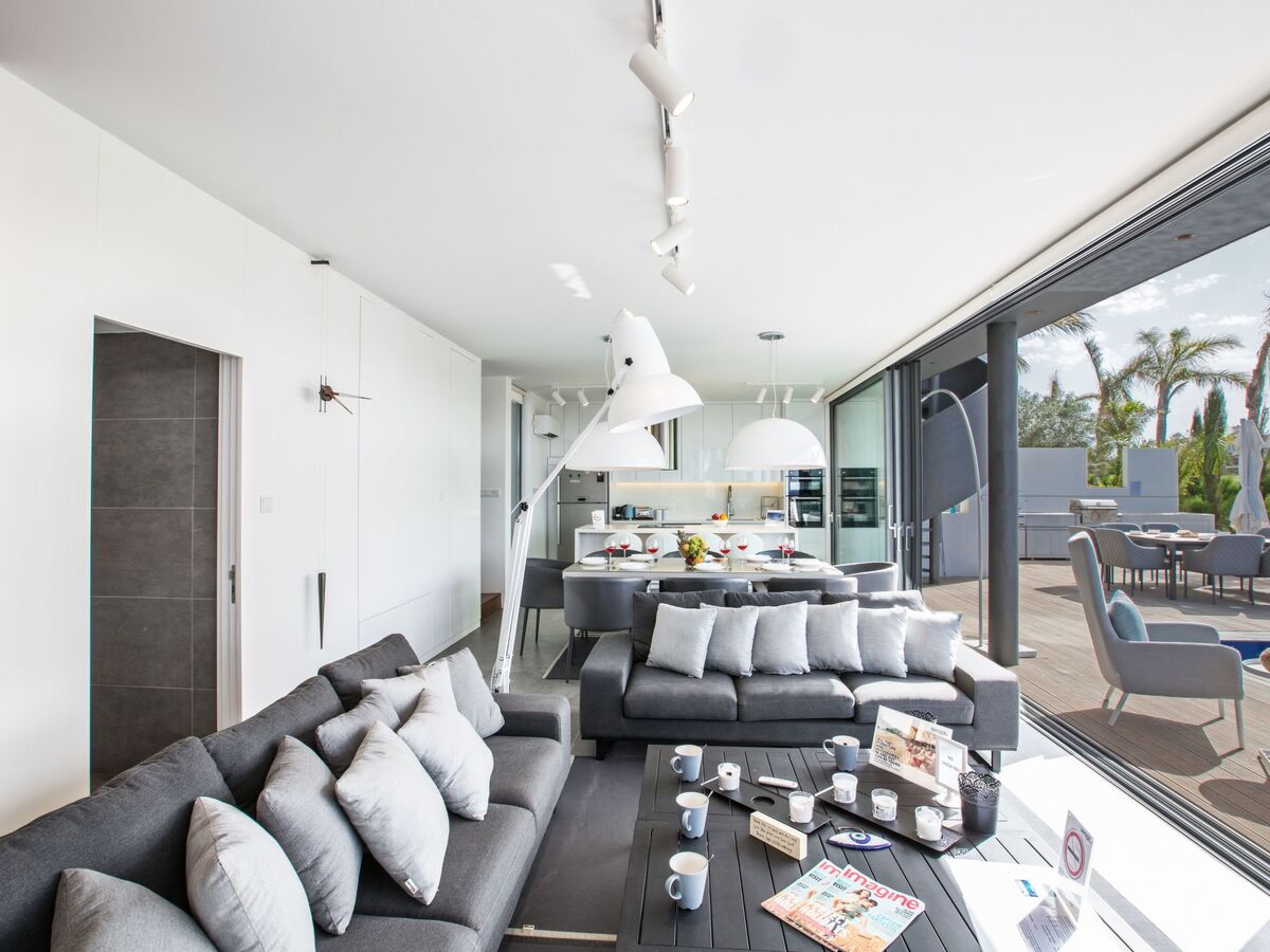 Maison 4 chambres Paralimni, piscine 15m et terrasse - Photo 6