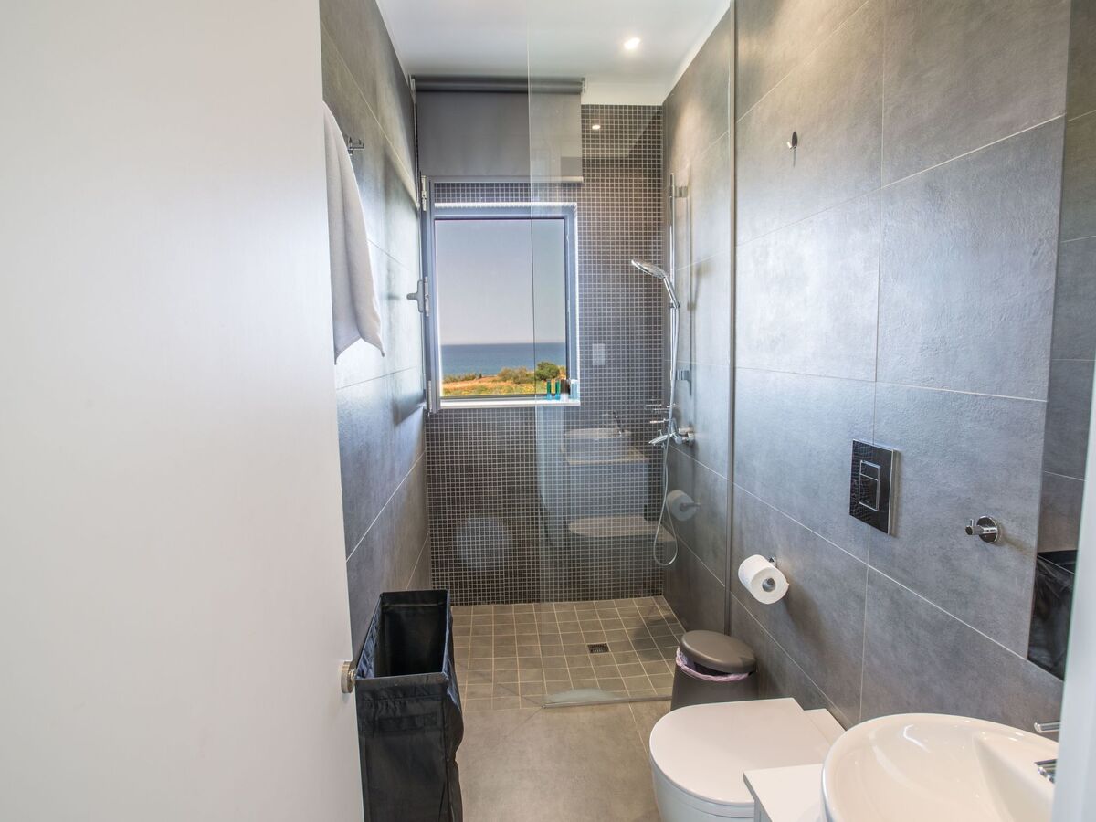 Maison 4 chambres Paralimni, piscine 15m et terrasse - Photo 15