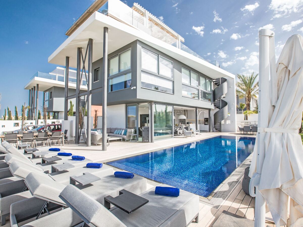 Maison 4 chambres Paralimni, piscine 15m et terrasse - Photo 17