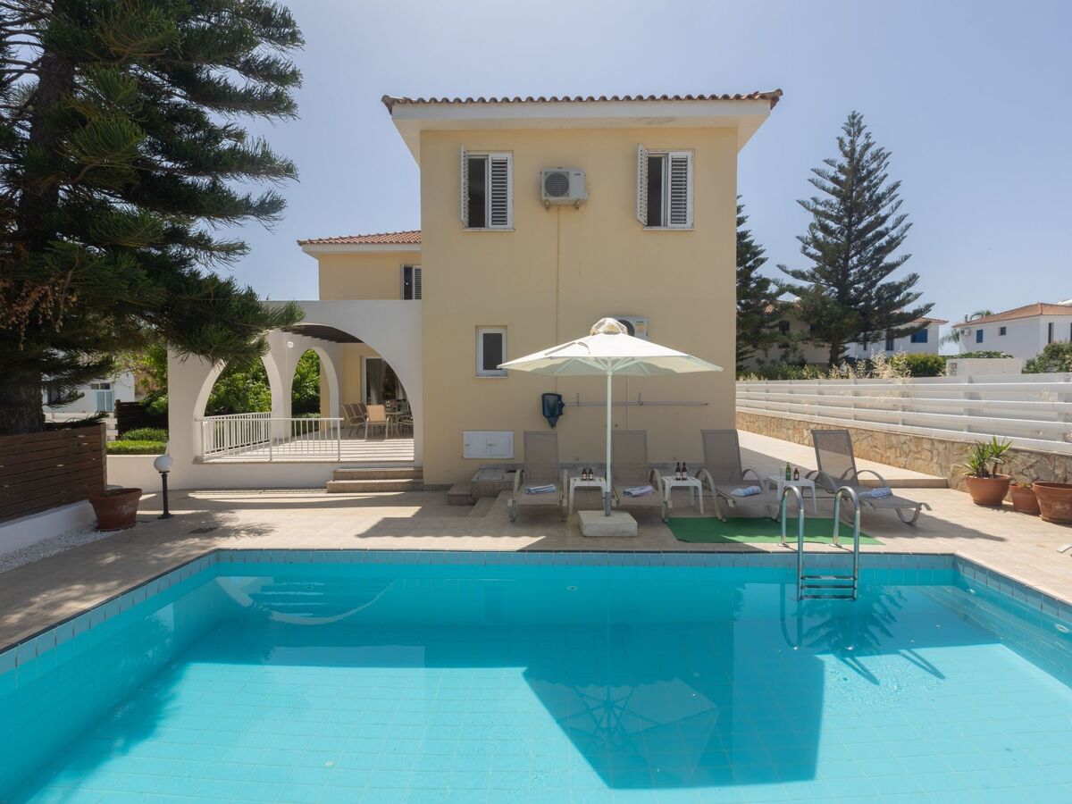 Villa Holiday Villa 5 chambres, piscine privée à Paralimni - Photo 3