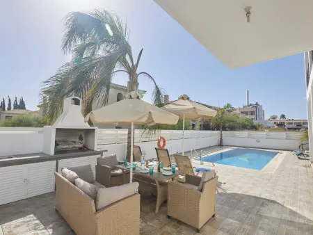 Villa Pearl PE17 à Paralimni, piscine privée et parking : photo 2