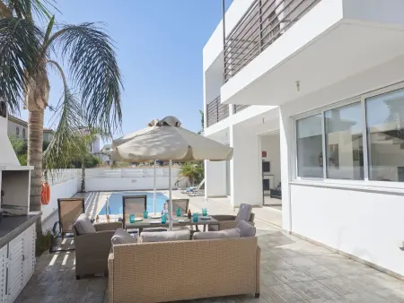 Villa Pearl PE17 à Paralimni, piscine privée et parking : photo 3