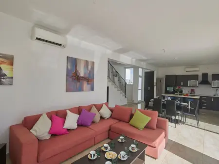 Villa Pearl PE17 à Paralimni, piscine privée et parking : photo 6
