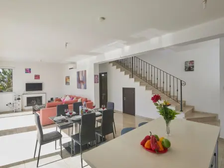 Villa Pearl PE17 à Paralimni, piscine privée et parking : photo 9