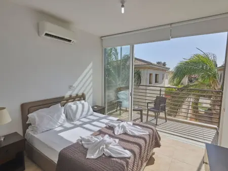 Villa Pearl PE17 à Paralimni, piscine privée et parking : photo 13