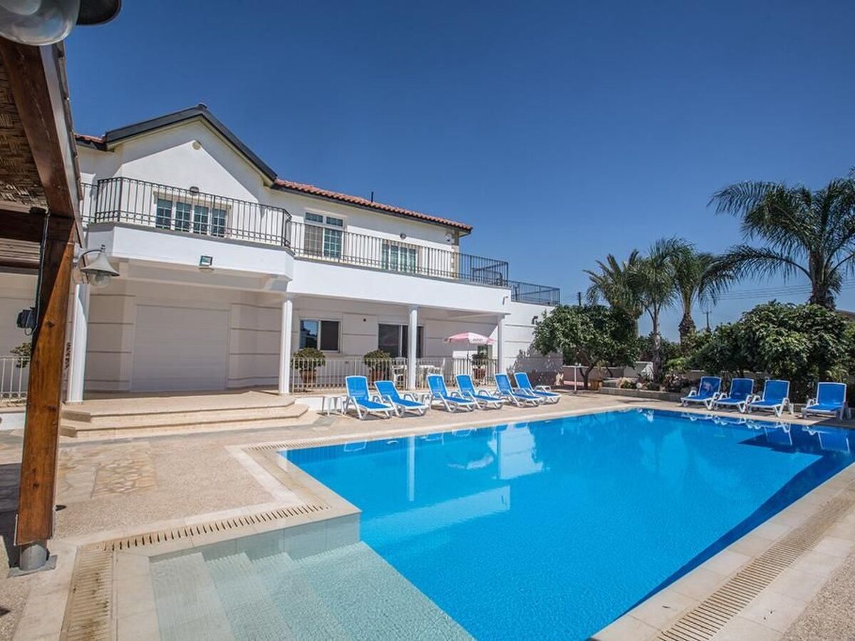 Villa 5 chambres à Paralimni, piscine privée et vue spectaculaire - Photo 2