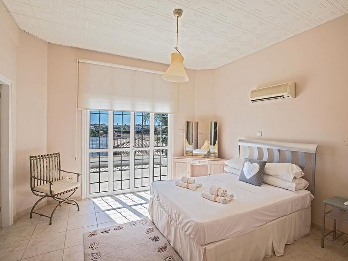 Villa 5 chambres à Paralimni, piscine privée et vue spectaculaire - Photo 12