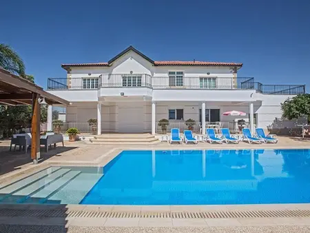 Location maison à Paralimni, Familienvilla in Paralimni mit spektakulärer Aussicht