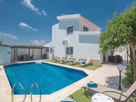Location maison à Paralimni, Geräumige Villa mit 3 Schlafzimmern und Pool in Protaras