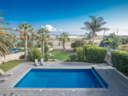 Villa 5 chambres avec piscine privée à Paralimni : photo 2