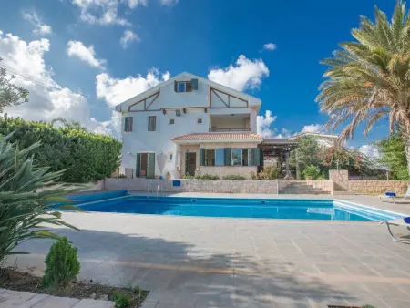 Villa 5 chambres avec piscine privée à Paralimni : photo 3