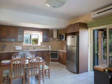 Villa 5 chambres avec piscine privée à Paralimni : photo 10