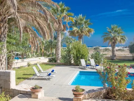 Villa 5 chambres avec piscine privée à Paralimni : photo 24