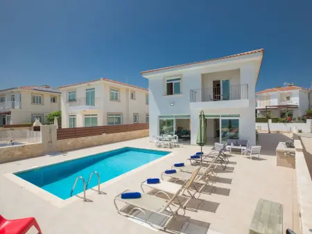 Location maison à Paralimni, Schöne Villa direkt am Meer