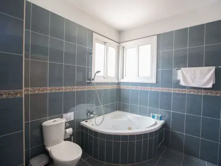 Villa 4 chambres vue mer à Protaras, accès direct plage : photo 18