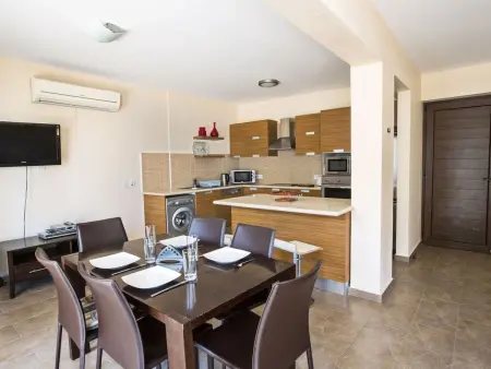 Appartement 2 chambres au RDC, Ayia Napa, piscine commune : photo 4