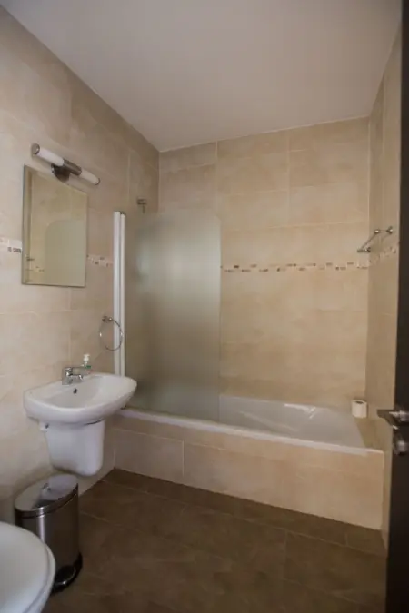 Appartement 2 chambres au RDC, Ayia Napa, piscine commune : photo 8