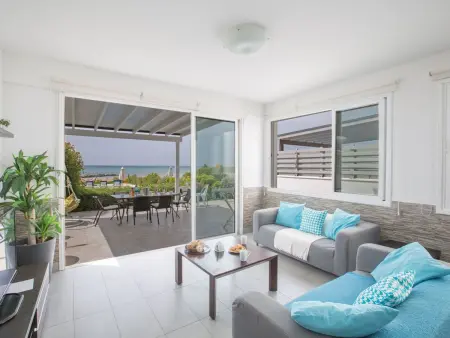 Location maison à Ayia Napa, Moderne, geräumige Villa am Strand mit Pool