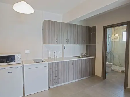 Appartement avec balcon au cœur d'Ayia Napa, 2 min de la Square : photo 6