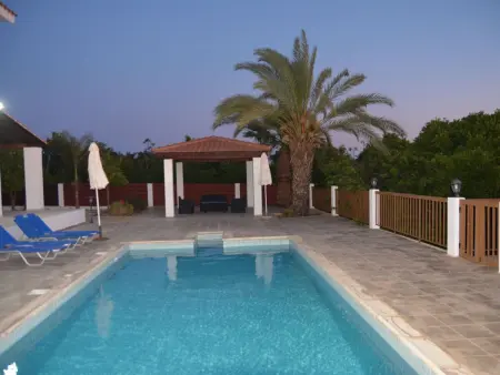 Location maison à Agios Georgios Pegeias, mit privatem Pool