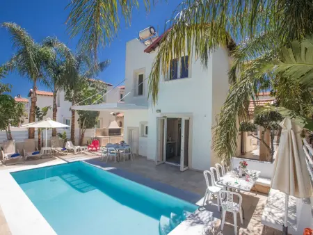 Location maison à Agios Georgios Pegeias, 3-Schlafzimmer-Luxusvilla mit Pool und teilweise Meerblick