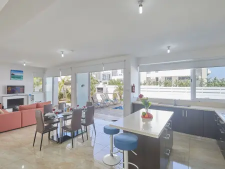 Villa moderne Kapparis, piscine privée et jardin spacieux : photo 13