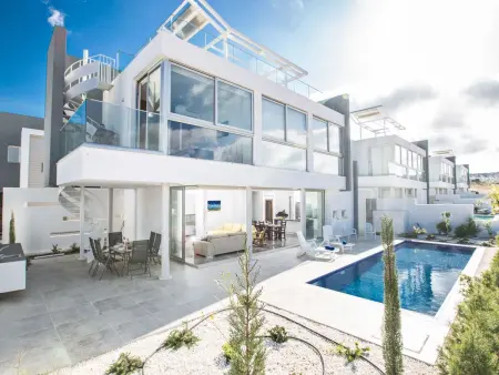 Location maison à Agios Georgios Pegeias, 3-Schlafzimmer-Villa mit privatem Pool und Dachgarten