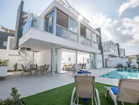 Location maison à Agios Georgios Pegeias, 3-Schlafzimmer-Villa mit Pool, Dachgarten, Meerblick