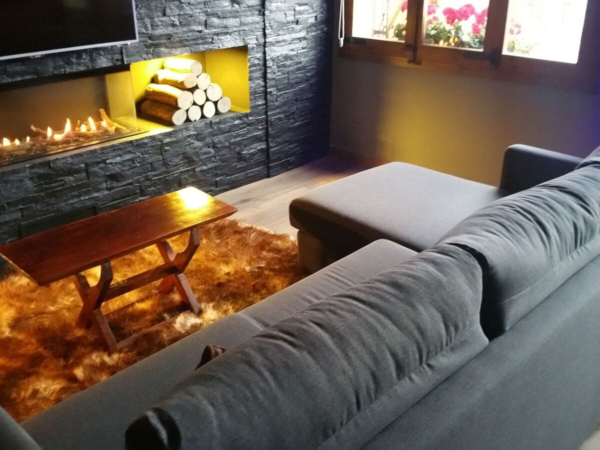 Appartement rustique 'Borredà' avec cheminée à gaz propane - Photo 4